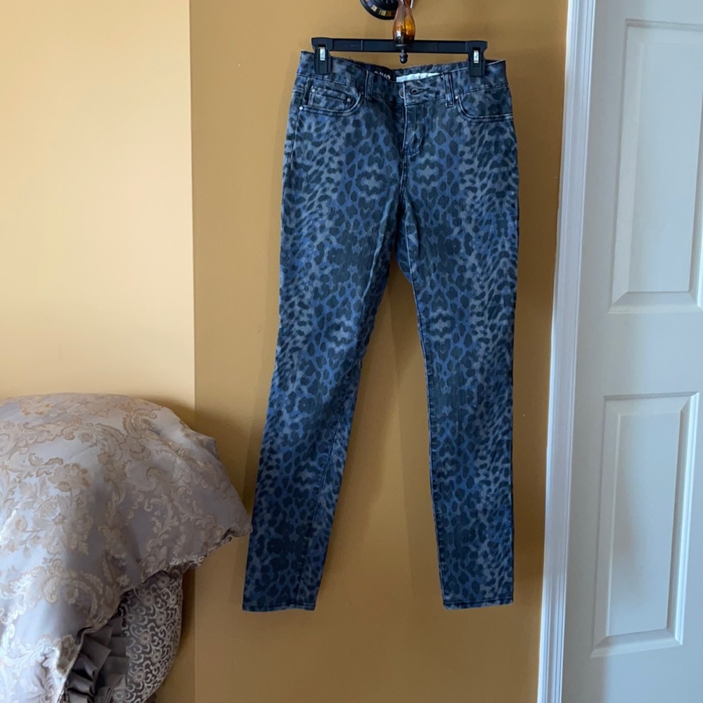 Animal print jegging.